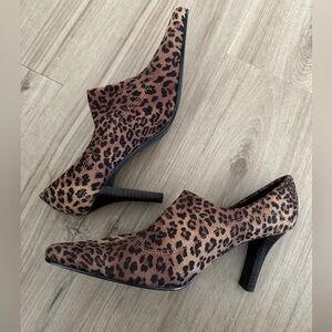 Trendy Brown Leopard Print Heels